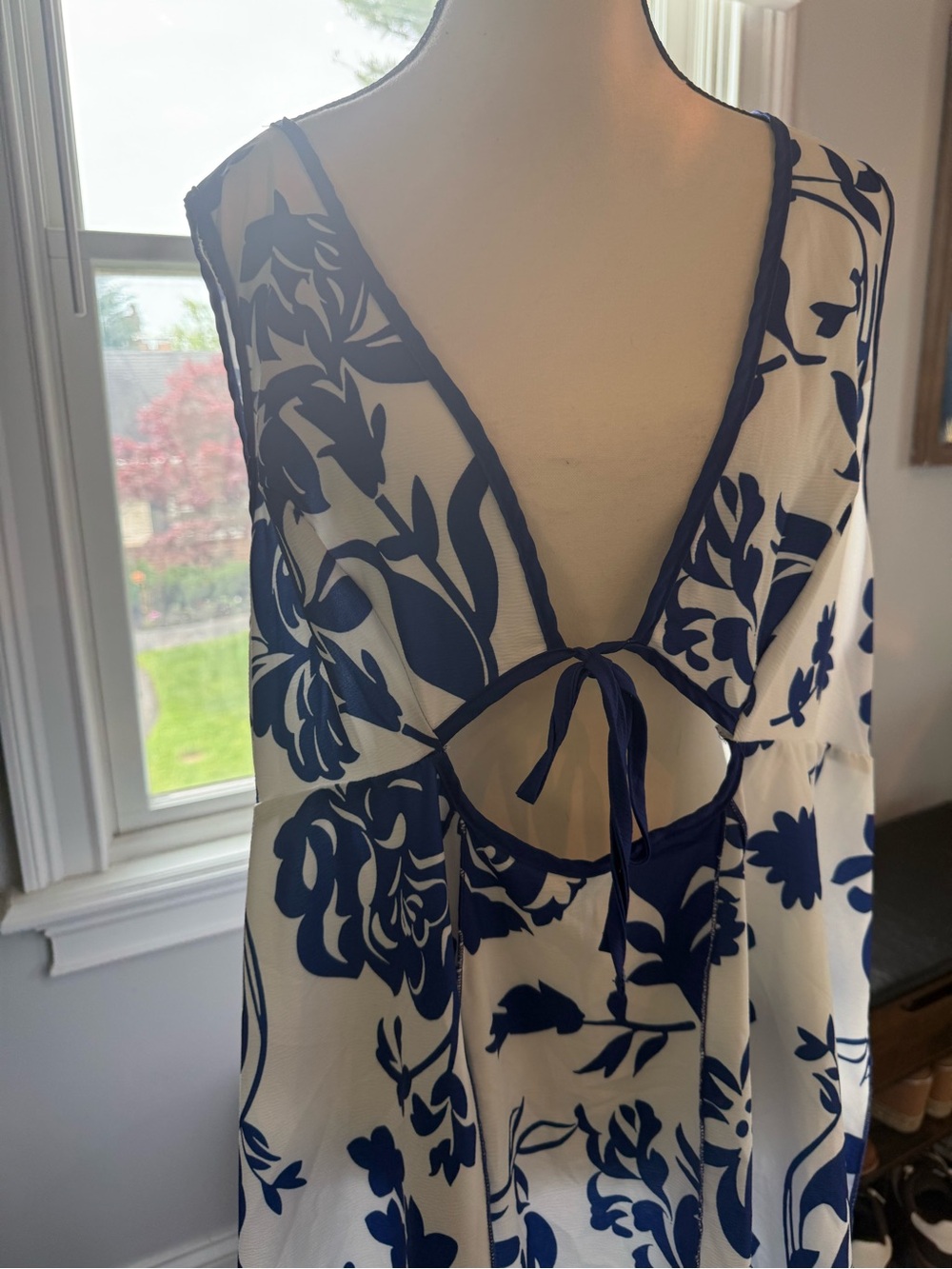 SHEIN White Maxi Dress with Blue Floral Print Size 2XL - Picture 2 of 6